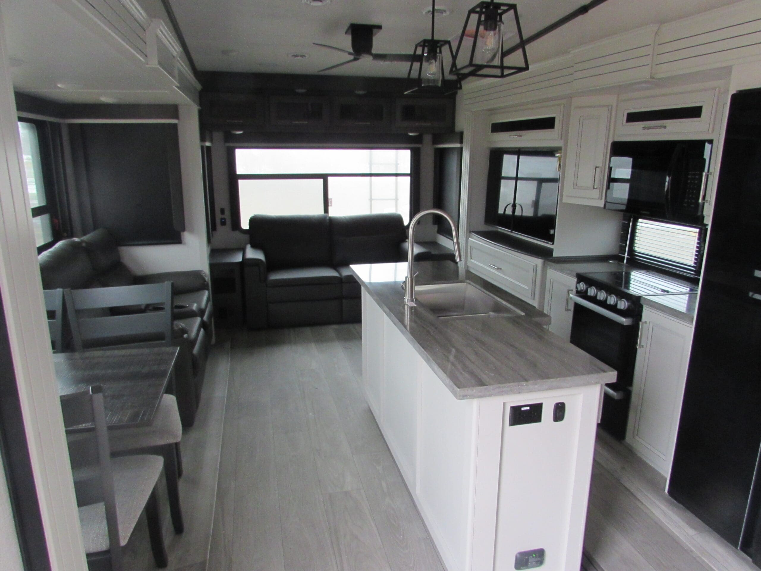 Vellner Rv 2024 KEYSTONE COUGAR 290RLS | Vellner Leisure Products Ltd - RVC Navigator