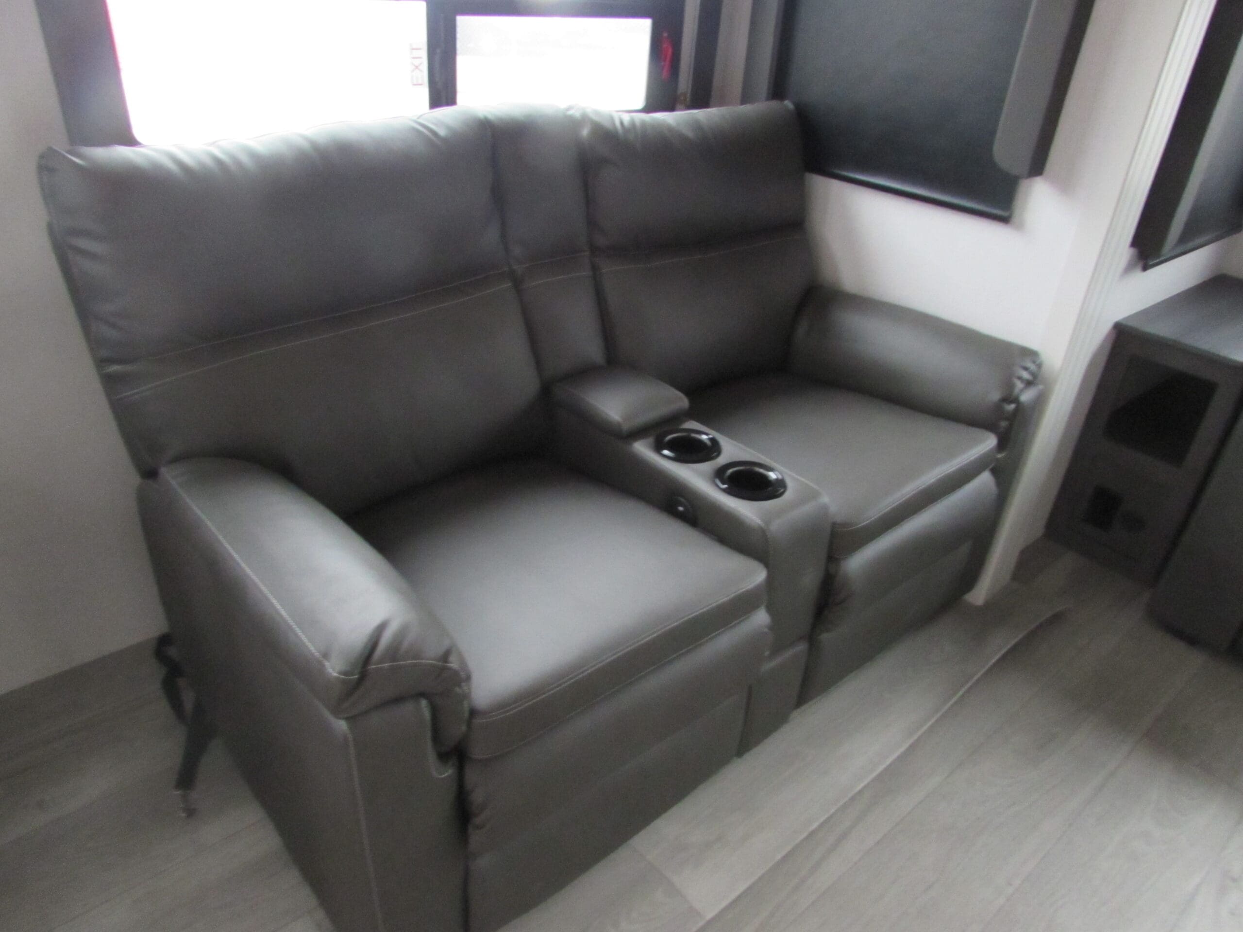 Vellner Rv 2024 KEYSTONE COUGAR 290RLS | Vellner Leisure Products Ltd - RVC Navigator