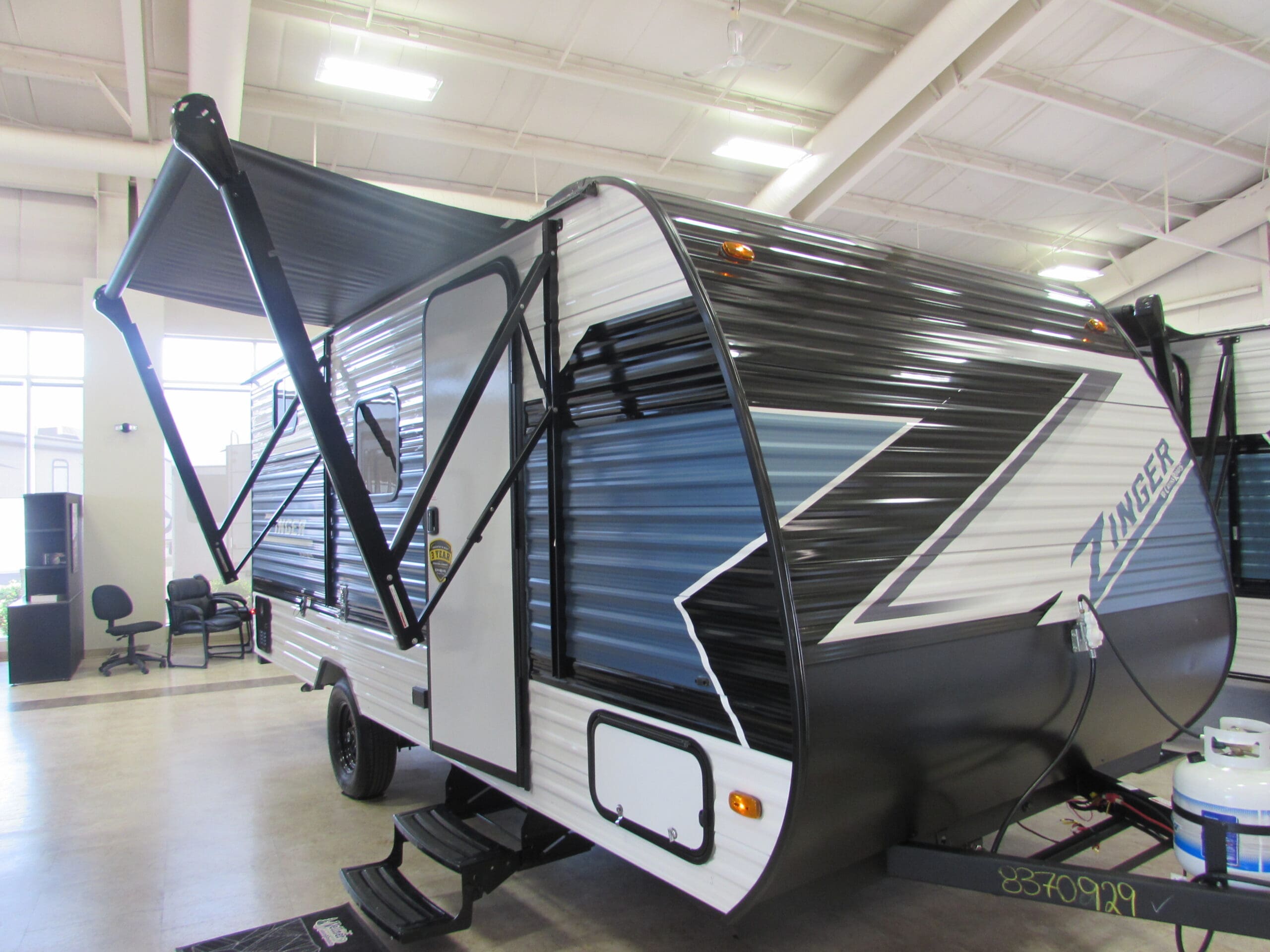 Vellner Rv 2025 CROSSROADS ZINGER 18QB | Vellner Leisure Products Ltd - RVC Navigator